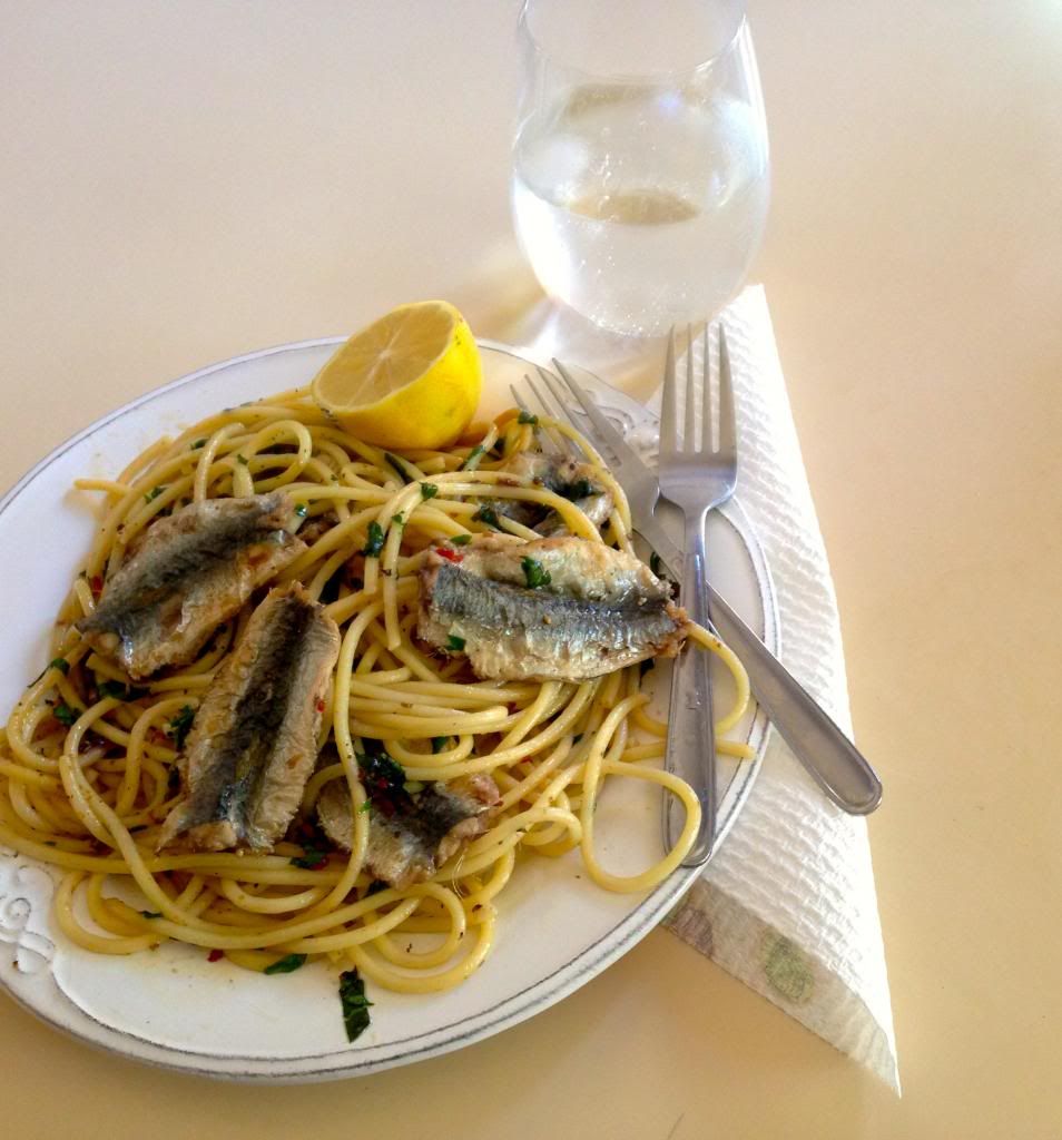 Spaghetti with panfried sardines