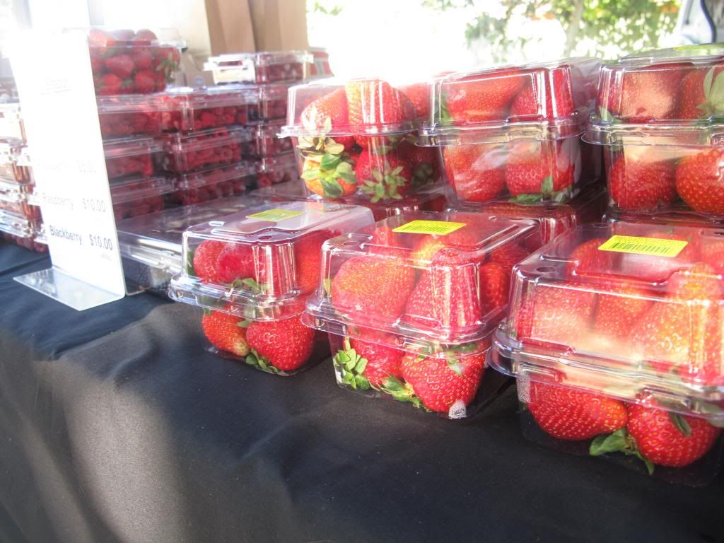 Farmers-Market-strawberries
