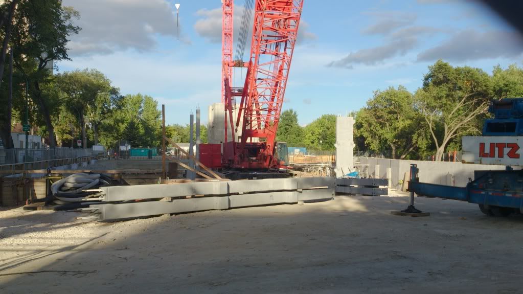 Winnipeg 300 Assiniboine Ave / Heritage Landing 86M 25F